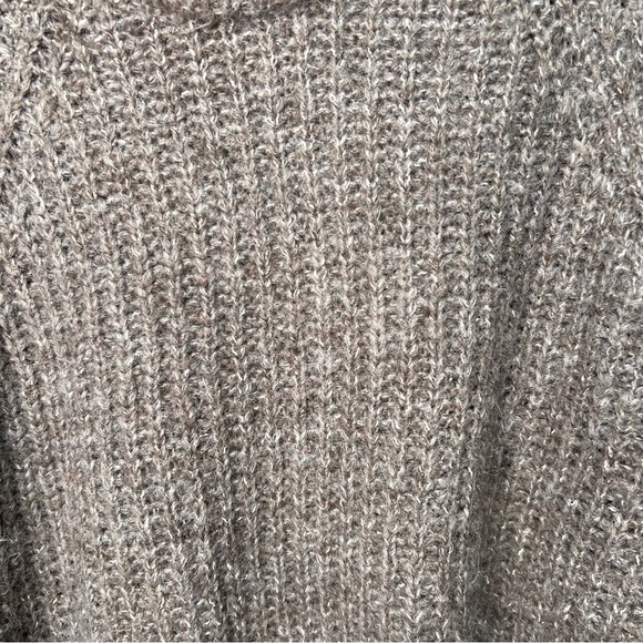 Old Navy Grey Knit Boxy Fit Turtleneck Sweater Size 2x - Picture 4 of 8